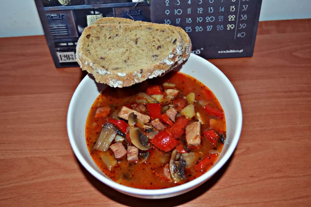 Jak zrobić idealną zupę gulaszową? Krok po kroku do sukcesu!